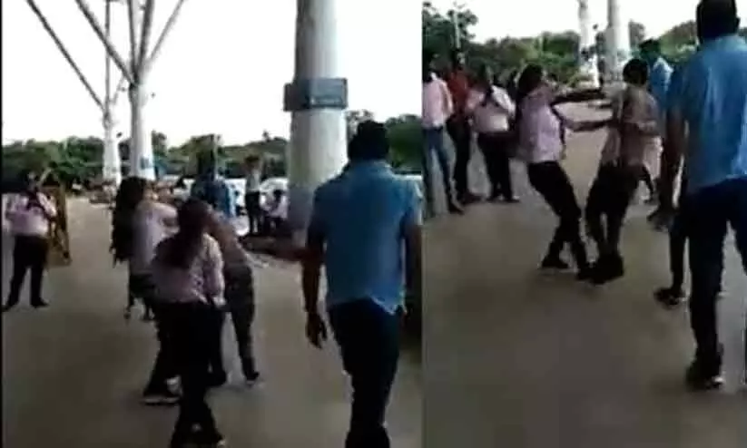 ബെൽറ്റ് കൊണ്ട് അടിച്ചു, ഷർട്ട് വലിച്ച് കീറി; ശമ്പളം ആവശ്യപ്പെട്ട യുവാവിന് പെൺസംഘത്തിന്റെ ക്രൂരമർദനം- വിഡിയോ ബെൽറ്റ് കൊണ്ട് അടിച്ചു, ഷർട്ട് വലിച്ച് കീറി; ശമ്പളം ആവശ്യപ്പെട്ട യുവാവിന് പെൺസംഘത്തിന്റെ ക്രൂരമർദനം- വിഡിയോ