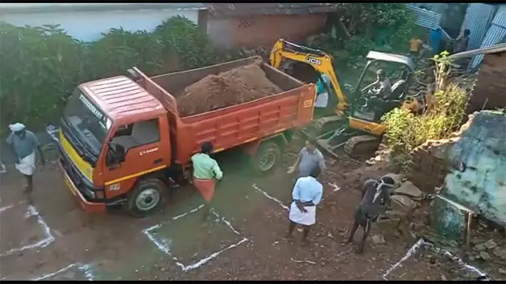 അട്ടപ്പാടി കാവുണ്ടിക്കലിൽ ആദിവാസി ഭൂമി കൈയേറ്റം അട്ടപ്പാടി കാവുണ്ടിക്കലിൽ ആദിവാസി ഭൂമി കൈയേറ്റം