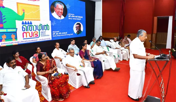 തൊഴിൽ സുരക്ഷ ഉറപ്പ് വരുത്തുകയെന്ന സർക്കാർ നിലപാടിന്റെ തുടർച്ചയാണ് തൊഴിൽ സഭയെന്ന് മുഖ്യമന്ത്രി തൊഴിൽ സുരക്ഷ ഉറപ്പ് വരുത്തുകയെന്ന സർക്കാർ നിലപാടിന്റെ തുടർച്ചയാണ് തൊഴിൽ സഭയെന്ന് മുഖ്യമന്ത്രി