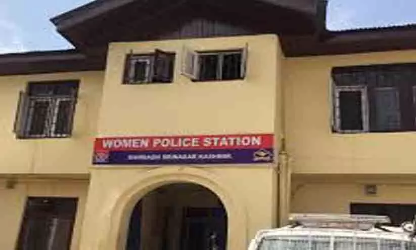 സ്റ്റേഷനിൽ വനിതാ പൊലീസുകാർ തമ്മിൽ പൊരിഞ്ഞ പോര്