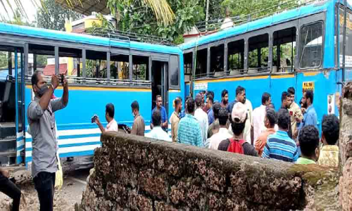 സ്വകാര്യ ബസുകൾ കൂട്ടിയിടിച്ച് നിരവധി യാത്രക്കാർക്ക് പരിക്ക്