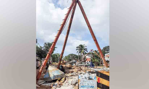 ഇരവിപുരം കാവൽപ്പുര മേൽപ്പാല നിർമാണം വീണ്ടും നിലച്ചു