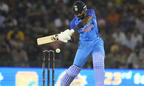 മൊഹാലി ട്വന്‍റി20: പാണ്ഡ്യ 30 പന്തിൽ 71; രാഹുൽ 55; ഓസിസിനെതിരെ ഇന്ത്യക്ക് 208 റൺസ്