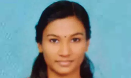 തെരുവ് നായുടെ കടിയേറ്റതിന് പിന്നാലെ പനിബാധിച്ച യുവതി മരിച്ചു തെരുവ് നായുടെ കടിയേറ്റതിന് പിന്നാലെ പനിബാധിച്ച യുവതി മരിച്ചു