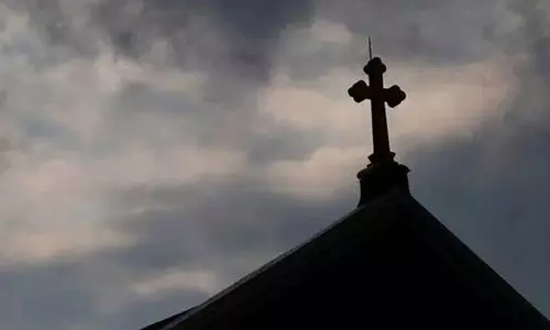 സഭാ തർക്കം: നിലപാട് കടുപ്പിച്ച് ഇടവക സമിതികളും; മാർപാപ്പക്ക് നൽകാൻ നിവേദനം