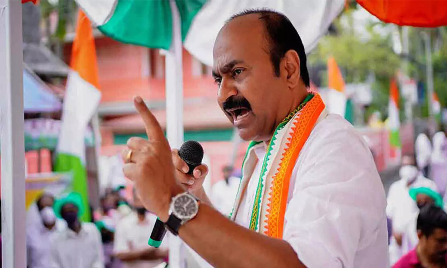 ജപ്തി നടപടികൾ നിർത്തി വക്കണം: മുഖ്യമന്ത്രിക്കും സഹകരണ മന്ത്രിക്കും പ്രതിപക്ഷ നേതാവിന്റെ കത്ത്