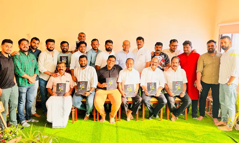 കുറ്റ്യാടി കൂട്ടായ്മ വോളിബാൾ; ബ്രോഷർ പുറത്തിറക്കി