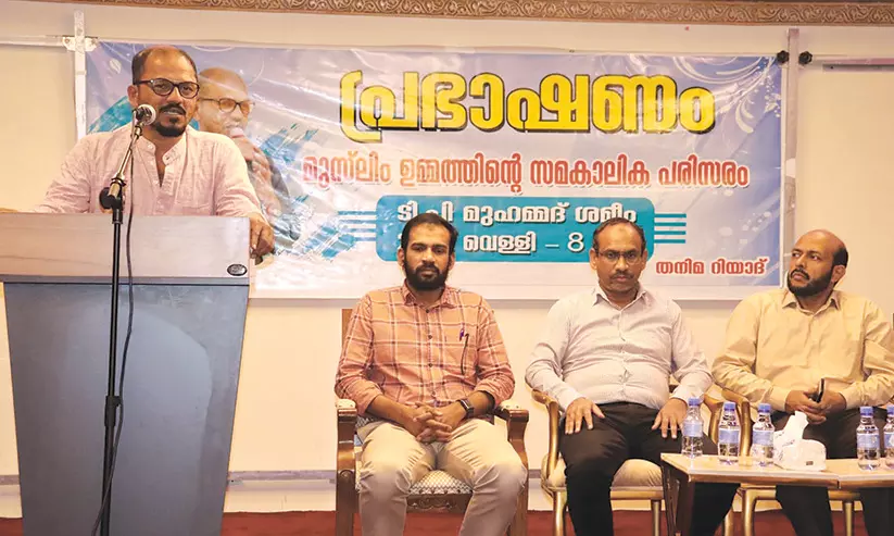സാമൂഹികവും രാഷ്ട്രീയവുമായ പുതുവായനകൾ വേണം