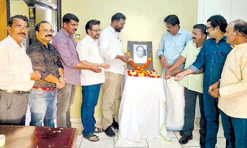 കെ. ചന്ദ്രശേഖരൻ ജന്മദിനം ആചരിച്ചു കെ. ചന്ദ്രശേഖരൻ ജന്മദിനം ആചരിച്ചു