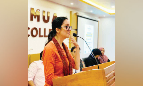 Interacting with the students Romanian researcher Interacting with the students Romanian researcher