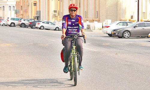 സൈക്കിളിൽ ലണ്ടനിലേക്ക്; ഫായിസ് ഒമാനിലെത്തി