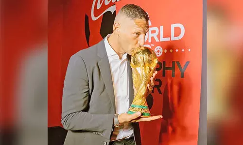 ആഫ്രിക്കൻ ആവേശവും കടന്ന് ട്രോഫി സഞ്ചാരം