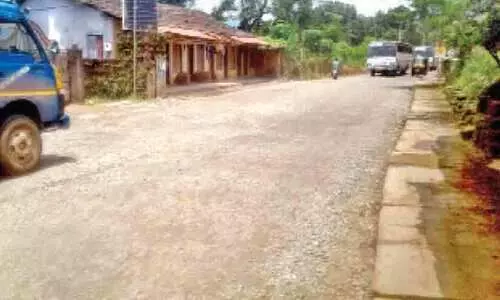 മെയിൻ ബസാർ റോഡ് വീണ്ടും തകർന്നു