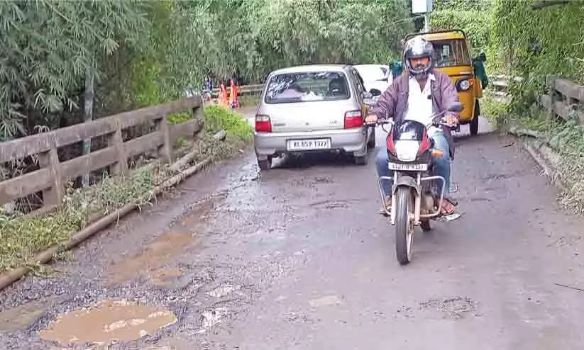 മന്ത്രിയുടെ വാക്ക് പാഴ്വാക്ക്; നടവയൽ പാലം അപകടാവസ്ഥയിൽ തന്നെ