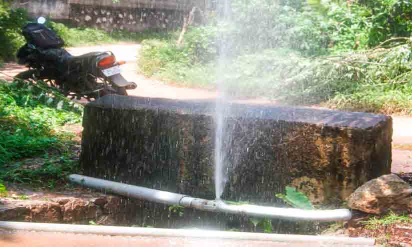 സാമൂഹികവിരുദ്ധർ കുടിവെള്ള പൈപ്പ് തകർത്തു സാമൂഹികവിരുദ്ധർ കുടിവെള്ള പൈപ്പ് തകർത്തു