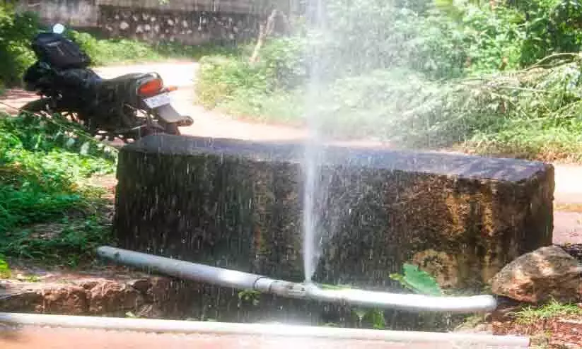 സാമൂഹികവിരുദ്ധർ കുടിവെള്ള പൈപ്പ് തകർത്തു
