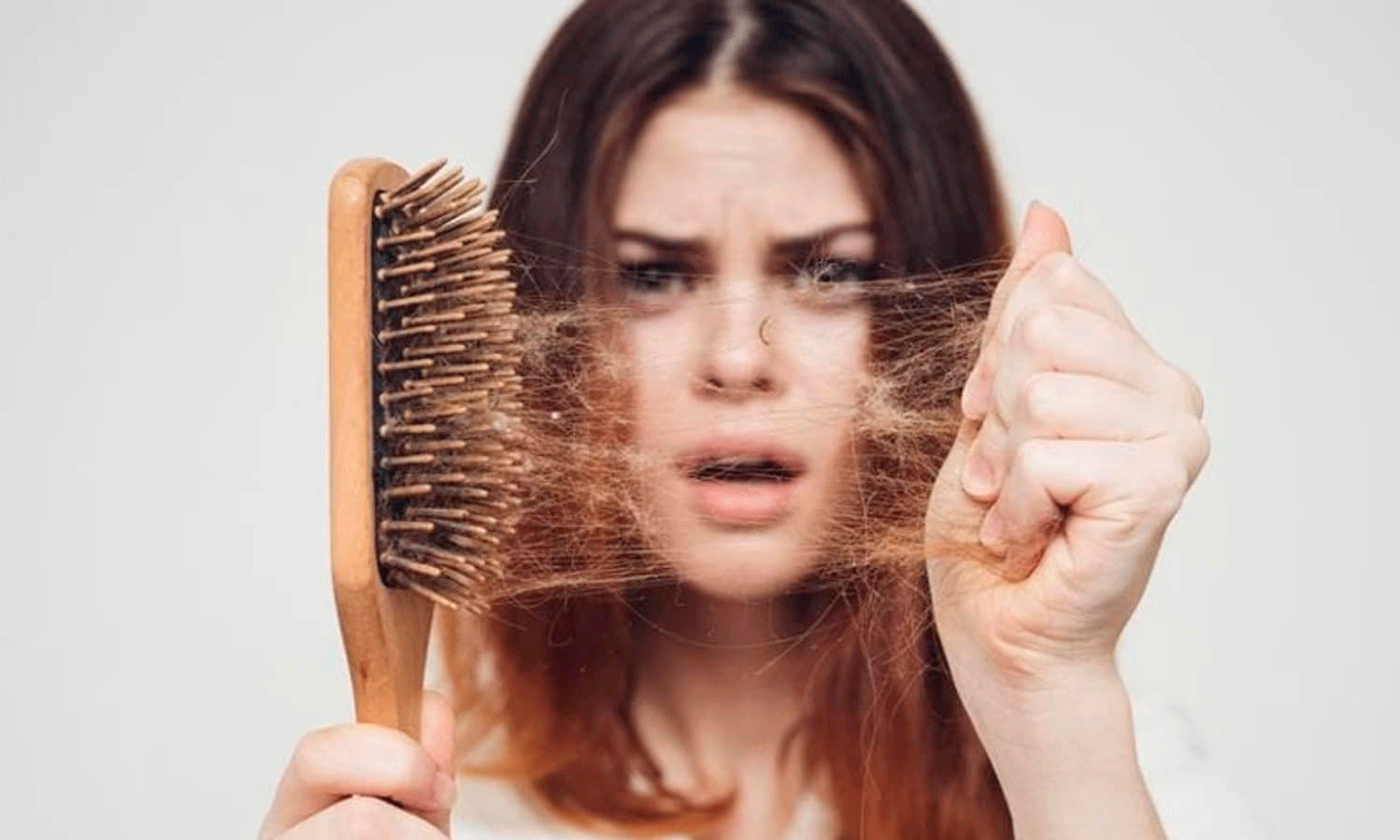 മുടികൊഴിച്ചിൽ നിങ്ങൾക്ക് തലവേദനയാകുന്നുണ്ടോ? മുടികൊഴിച്ചിൽ നിങ്ങൾക്ക് തലവേദനയാകുന്നുണ്ടോ?