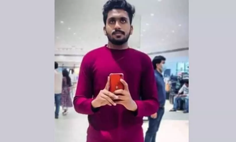 20 വർഷംമുമ്പ് പിതാവ് അകാലത്തിൽ മരിച്ചു, ഇപ്പോഴിതാ നിജാസും; എം.ബി.ബി.എസ് വിദ്യാർഥിയുടെ മരണത്തിൽ ദുഃഖത്തിലാഴ്ന്ന് ഒരു നാട് 20 വർഷംമുമ്പ് പിതാവ് അകാലത്തിൽ മരിച്ചു, ഇപ്പോഴിതാ നിജാസും; എം.ബി.ബി.എസ് വിദ്യാർഥിയുടെ മരണത്തിൽ ദുഃഖത്തിലാഴ്ന്ന് ഒരു നാട്