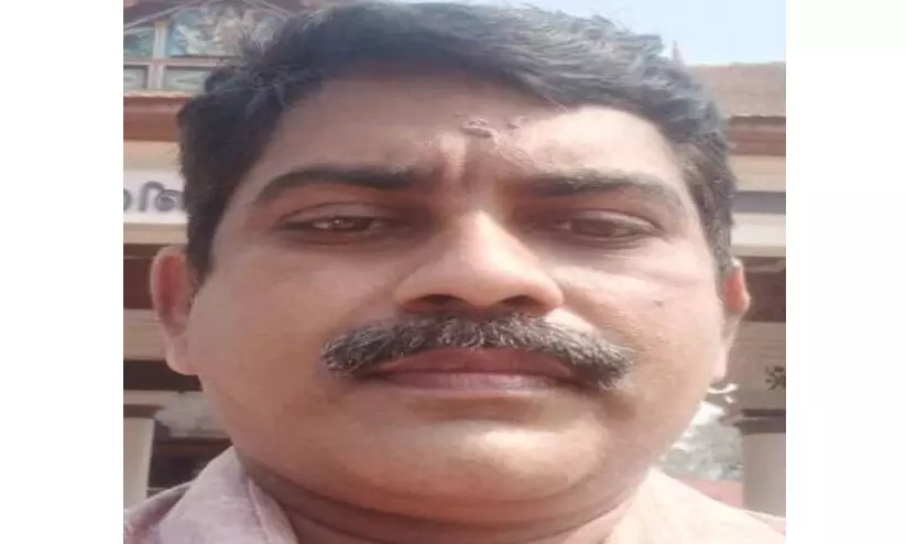 ഓഫിസ് അടക്കുന്നതിനിടെ സ്പെഷ്യൽ വില്ലേജ് ഓഫിസർ കുഴഞ്ഞ് വീണ് മരിച്ചു ഓഫിസ് അടക്കുന്നതിനിടെ സ്പെഷ്യൽ വില്ലേജ് ഓഫിസർ കുഴഞ്ഞ് വീണ് മരിച്ചു