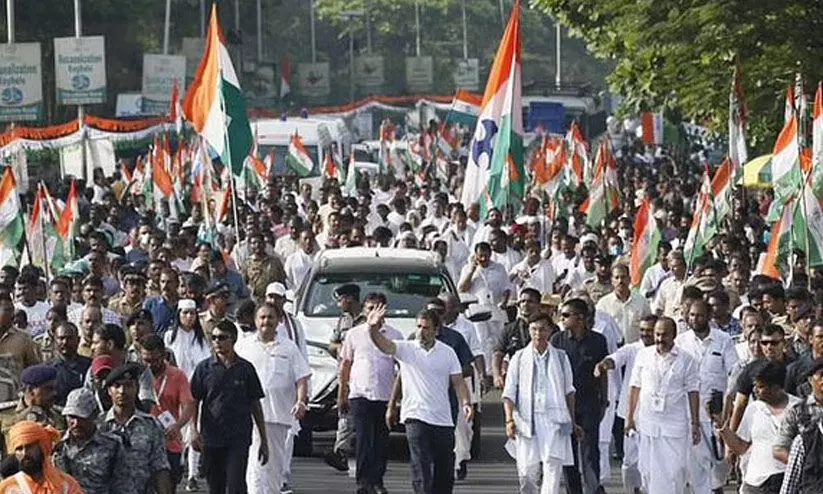 ഭാ​ര​ത്​ ജോ​ഡോ യാ​ത്ര​: റോഡ്​ നിറയെ ബോർഡും കൊടിതോരണങ്ങളും; വിമർശിച്ച്​ ഹൈകോടതി