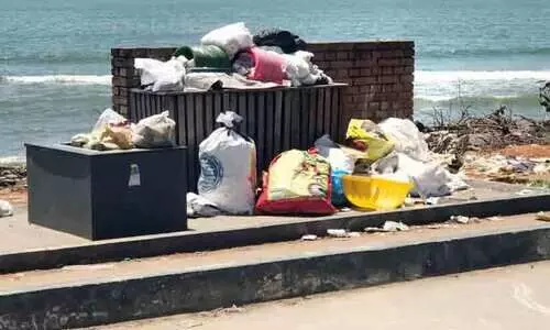 കോതിബീച്ച്: അലങ്കാരം പോയി അലങ്കോലം വന്നു കോതിബീച്ച്: അലങ്കാരം പോയി അലങ്കോലം വന്നു