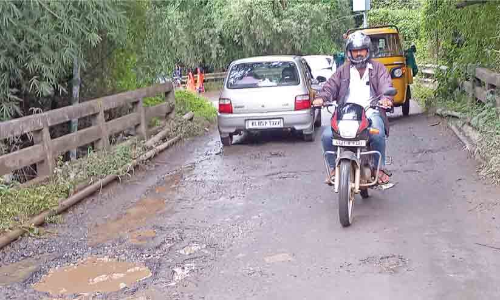 മന്ത്രിയുടെ വാക്ക് പാഴ്വാക്ക്; നടവയൽ പാലം അപകടാവസ്ഥയിൽ തന്നെ