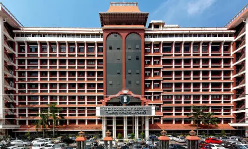 മെഡിക്കൽ കോളജ് വനിതാ ഹോസ്റ്റലുകളിലെ നിയന്ത്രണം, ഹൈകോടതി,