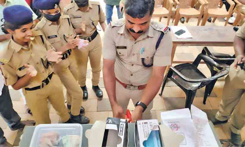 ഉടമയില്ല, തൊഴിലാളിയുമില്ല കടയിൽനിന്ന് സാധനങ്ങളെടുക്കാം; പൈസ പെട്ടിയിലിടാം