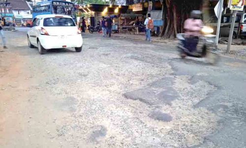 തലശ്ശേരി ടൗണിൽ പൊടിപൂരം