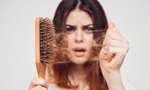 മുടികൊഴിച്ചിൽ നിങ്ങൾക്ക് തലവേദനയാകുന്നുണ്ടോ?