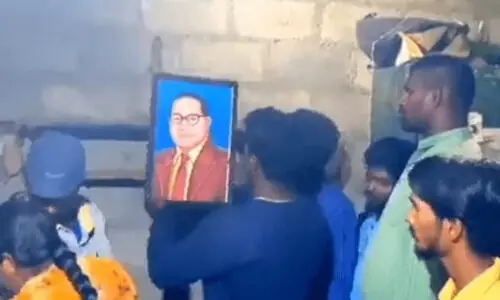 ദൈ​വ​ങ്ങ​ളെ ആ​രാ​ധി​ക്കി​ല്ല, അം​ബേ​ദ്​​ക​ർ​ക്ക്​​ പ്രാ​ർ​ഥ​ന​യു​മാ​യി ദ​ലി​ത്​ കു​ടും​ബം - വിഡിയോ