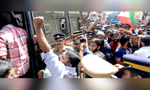 പോപുലർ ഫ്രണ്ട് കേന്ദ്രങ്ങളിൽ രാജ്യവ്യാപക റെയ്ഡ്; നേതാക്കൾ റിമാൻഡിൽ -VIDEO