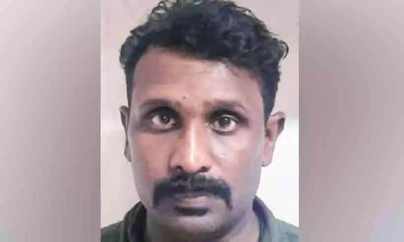 എം.ഡി.എം.എ കാറിൽ കടത്താൻ ശ്രമിച്ചയാൾ അറസ്റ്റിൽ എം.ഡി.എം.എ കാറിൽ കടത്താൻ ശ്രമിച്ചയാൾ അറസ്റ്റിൽ