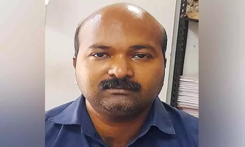 സി.പി.എം ജില്ല ഓഫിസിന് ബോംബേറ്; ആർ.എസ്.എസ് പ്രവർത്തകൻ അറസ്റ്റിൽ സി.പി.എം ജില്ല ഓഫിസിന് ബോംബേറ്; ആർ.എസ്.എസ് പ്രവർത്തകൻ അറസ്റ്റിൽ