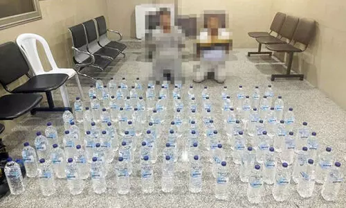 മദ്യവുമായി രണ്ടു പ്രവാസികൾ പിടിയിൽ