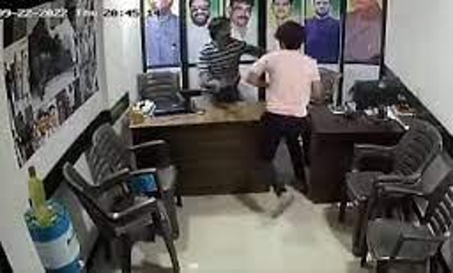 മുംബ്രയിൽ എം.ഐ.എം പാർട്ടി ഓഫിസിൽ വാളുമായി അജ്ഞാതരുടെ ആക്രമണം; രണ്ട് പേർക്ക് ഗുരുതര പരിക്ക്