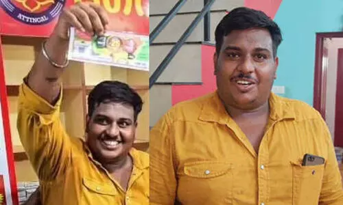 പൈസ ചോദിച്ചെത്തുന്നവരെക്കൊണ്ട് പൊറുതിമുട്ടിയെന്ന് ഓണം ബമ്പറടിച്ച അനൂപ്; സ്വന്തം വീട്ടിൽ കയറാനാകുന്നില്ല