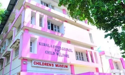 വീട് വിട്ടിറങ്ങി തിരുവനന്തപുരത്തെത്തിയ ആസാം സ്വദേശിനിയെ തിരികെ വിട്ട് ശിശുക്ഷേമസമിതി വീട് വിട്ടിറങ്ങി തിരുവനന്തപുരത്തെത്തിയ ആസാം സ്വദേശിനിയെ തിരികെ വിട്ട് ശിശുക്ഷേമസമിതി