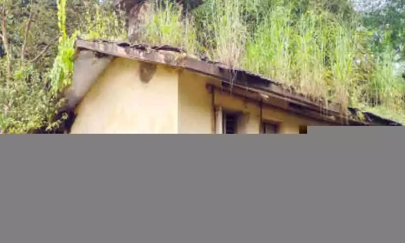 ക്വാർട്ടേഴ്സുകൾ തകർച്ചയിൽ; താമസിക്കാനിടമില്ലാതെ ഇരിട്ടിയിലെ പൊലീസുകാർ ക്വാർട്ടേഴ്സുകൾ തകർച്ചയിൽ; താമസിക്കാനിടമില്ലാതെ ഇരിട്ടിയിലെ പൊലീസുകാർ