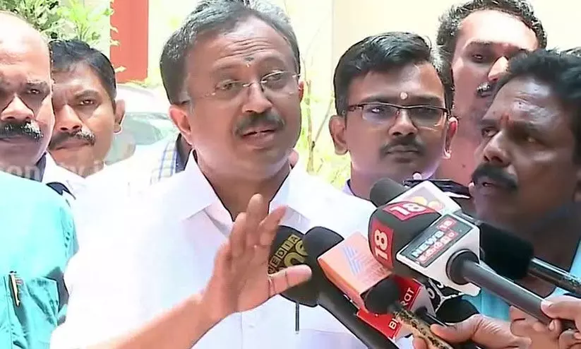 കേരളം കത്തുമ്പോൾ മുഖ്യമന്ത്രി ചെണ്ട കൊട്ടി, രാഹുൽ ഗാന്ധി കണ്ടെയ്നറിൽ ഉറങ്ങി -വി മുരളീധരൻ കേരളം കത്തുമ്പോൾ മുഖ്യമന്ത്രി ചെണ്ട കൊട്ടി, രാഹുൽ ഗാന്ധി കണ്ടെയ്നറിൽ ഉറങ്ങി -വി മുരളീധരൻ