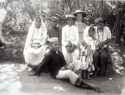 മലബാറിലെ ഒരു മാപ്പിള കുടുംബവും ലേഡി മിഷനറിയും      (ചിത്രം: ബാസൽ ആർക്കൈവ്സ്)