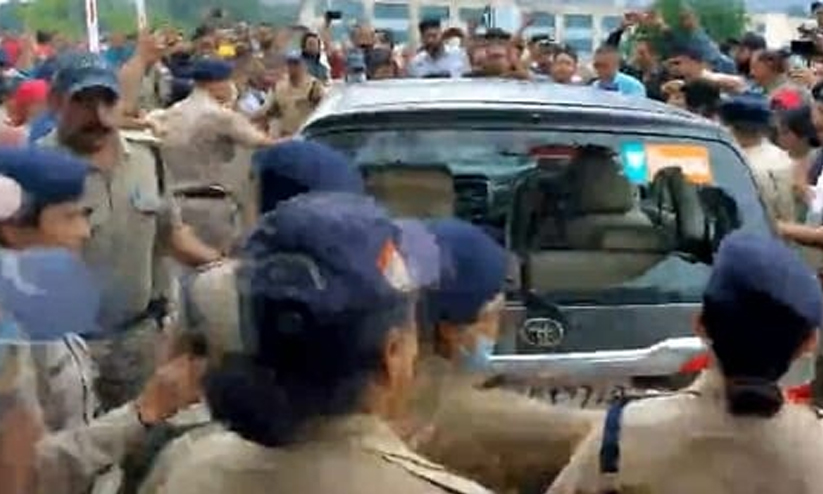 Outrage grows, BJP MLAs car vandalised over murder of Uttarakhand teen Outrage grows, BJP MLAs car vandalised over murder of Uttarakhand teen