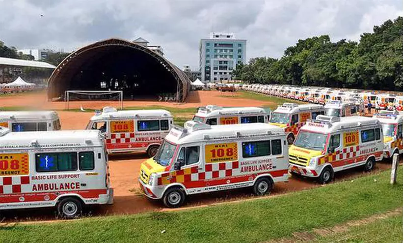 രോഗിയെ കയറ്റുമ്പോൾ തന്നെ വിവരം ആശുപത്രിയിലെത്തും; 108 ആംബുലൻസ് ശൃംഖല കൂടുതൽ ശക്തമാക്കി രോഗിയെ കയറ്റുമ്പോൾ തന്നെ വിവരം ആശുപത്രിയിലെത്തും; 108 ആംബുലൻസ് ശൃംഖല കൂടുതൽ ശക്തമാക്കി