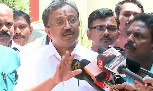 കേരളം കത്തുമ്പോൾ മുഖ്യമന്ത്രി ചെണ്ട കൊട്ടി, രാഹുൽ ഗാന്ധി കണ്ടെയ്‌നറിൽ ഉറങ്ങി -വി മുരളീധരൻ