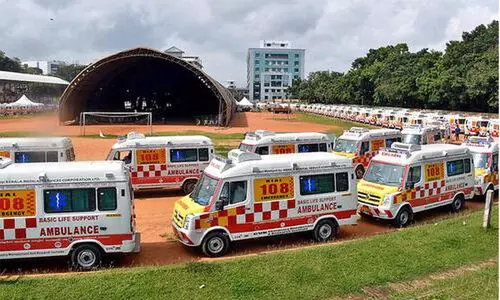 രോഗിയെ കയറ്റുമ്പോൾ തന്നെ വിവരം ആശുപത്രിയിലെത്തും; 108 ആംബുലൻസ് ശൃംഖല കൂടുതൽ ശക്തമാക്കി രോഗിയെ കയറ്റുമ്പോൾ തന്നെ വിവരം ആശുപത്രിയിലെത്തും; 108 ആംബുലൻസ് ശൃംഖല കൂടുതൽ ശക്തമാക്കി