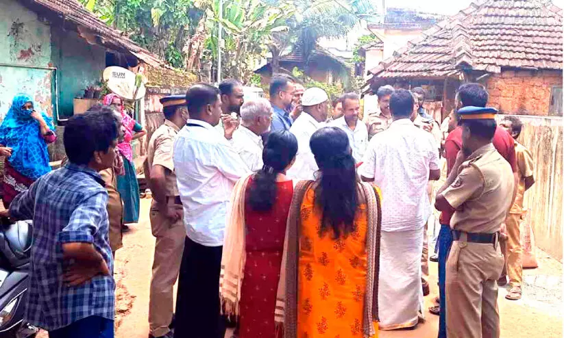 Locals stopped the municipal officials in Petta