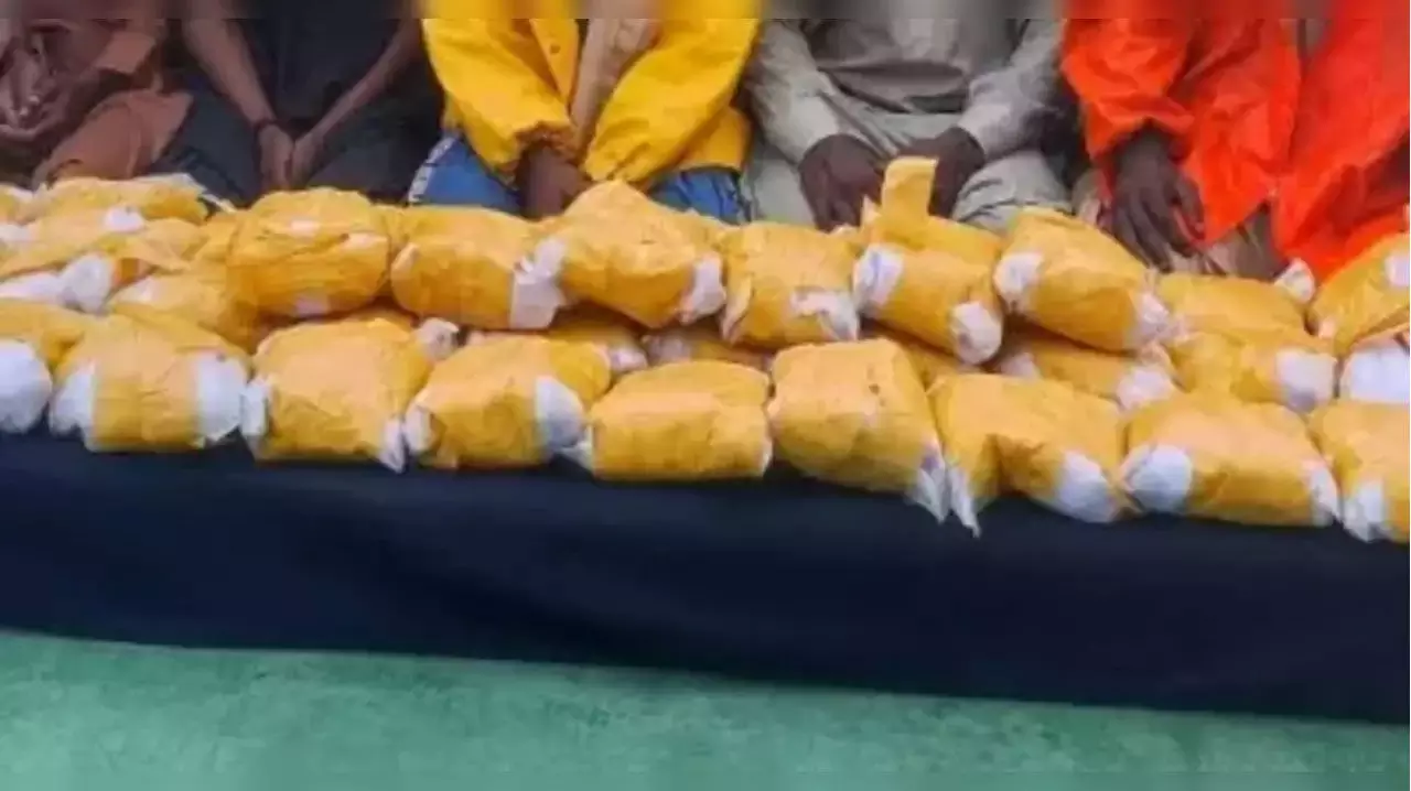 കഞ്ചാവ് കടത്ത് സംഘം ആക്രമിച്ച പൊലീസ് ഇൻസ്പെക്ടറുടെ നില ഗുരുതരം കഞ്ചാവ് കടത്ത് സംഘം ആക്രമിച്ച പൊലീസ് ഇൻസ്പെക്ടറുടെ നില ഗുരുതരം