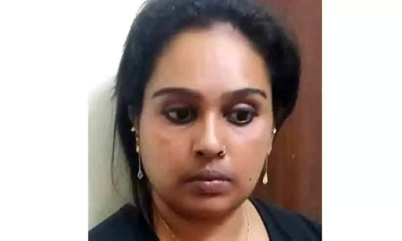 പുനർവിവാഹത്തിന് പരസ്യം നൽകിയ യുവാവിനെ കബളിപ്പിച്ച് ലക്ഷങ്ങൾ തട്ടിയ യുവതി അറസ്റ്റിൽ പുനർവിവാഹത്തിന് പരസ്യം നൽകിയ യുവാവിനെ കബളിപ്പിച്ച് ലക്ഷങ്ങൾ തട്ടിയ യുവതി അറസ്റ്റിൽ