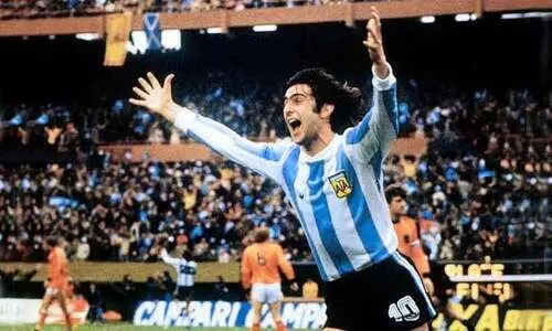 ആകാശനീലിമയിലെ നക്ഷത്രത്തിളക്കം