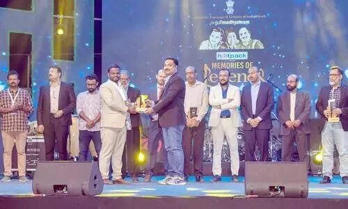 വി​വി​ധ രം​ഗ​ങ്ങ​ളി​ലെ പ്ര​മു​ഖ​രെ ആ​ദ​രി​ച്ചു